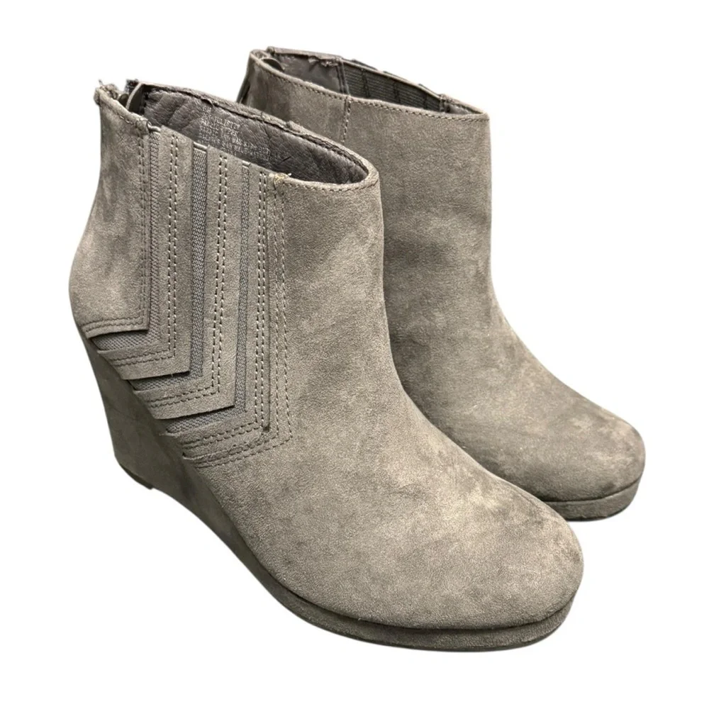Sugar Juliette Gray Faux Suede Wedge Ankle Booties 6M